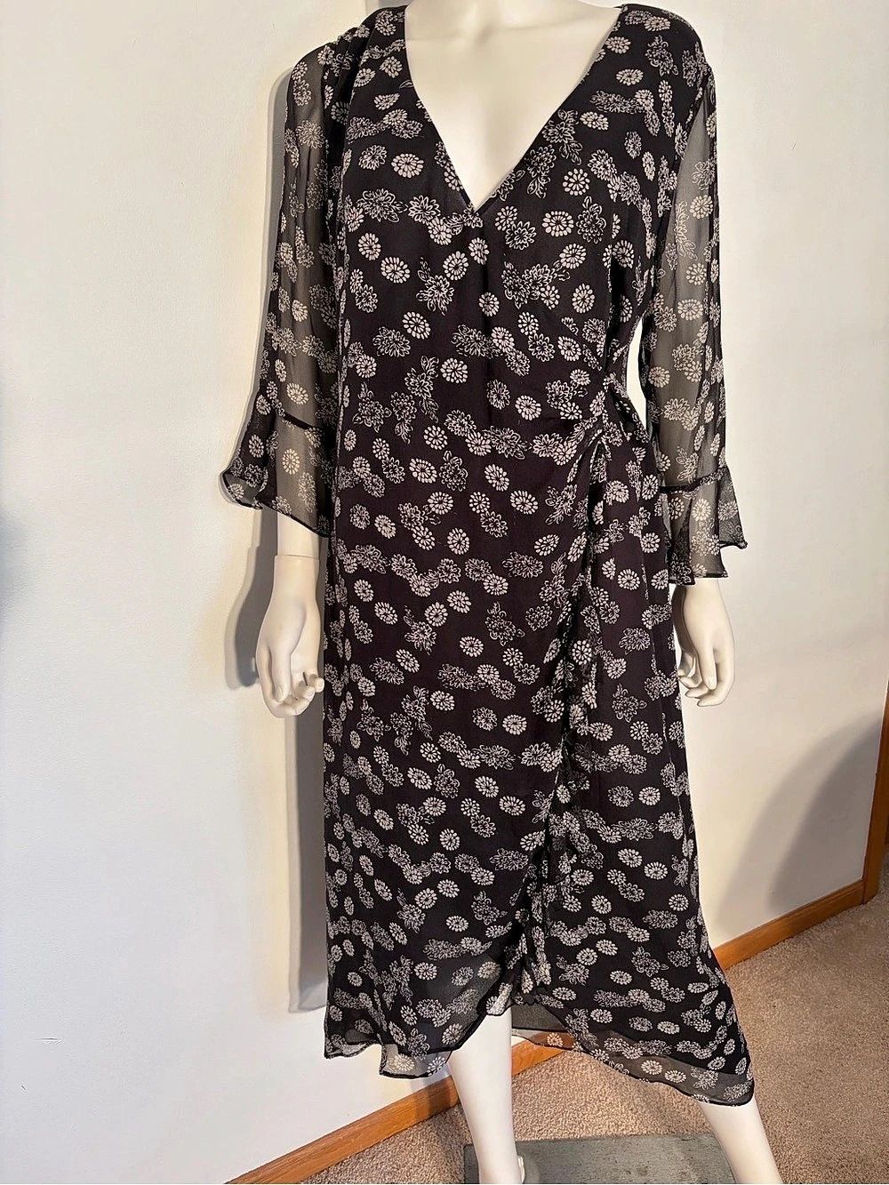 #1035 Spenser Jeremy Floral 100% Silk Midi Full Wrap Dress in Black & White Size